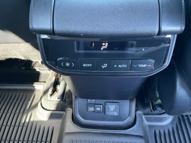 Used 2026 Toyota Highlander Limited AWD/4WD image 22