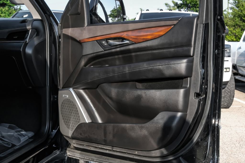 Used 2018 Cadillac Escalade Luxury RWD image 44