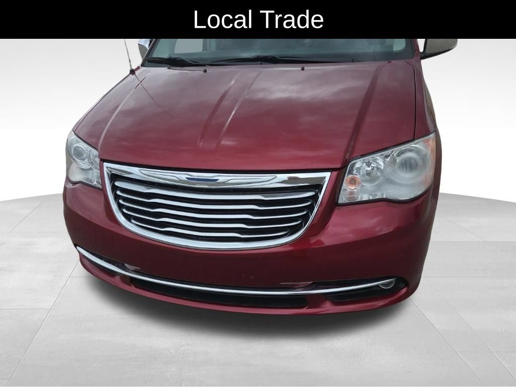 Used 2012 Chrysler Town & Country Limited w/ Luxury Group FWD image 7