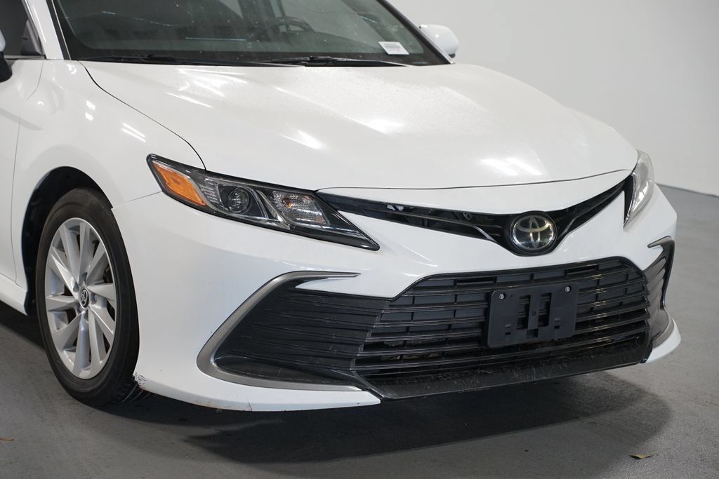 Used 2022 Toyota Camry LE FWD image 4