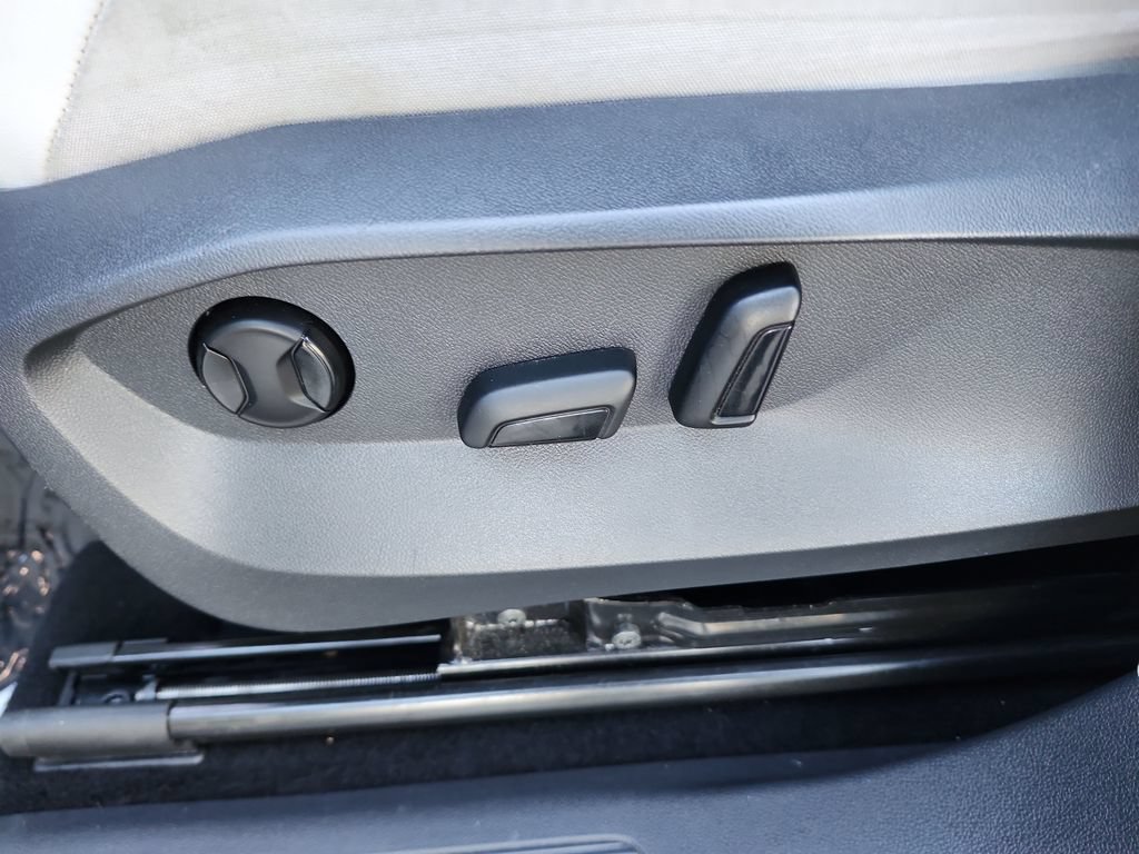 Used 2022 Volkswagen Tiguan SE FWD image 24