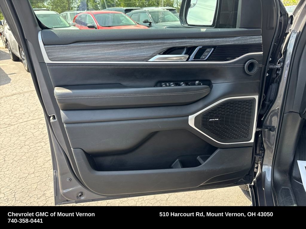 Used 2024 Jeep Wagoneer L Series II w/ Flexible Seating Group AWD/4WD image 13