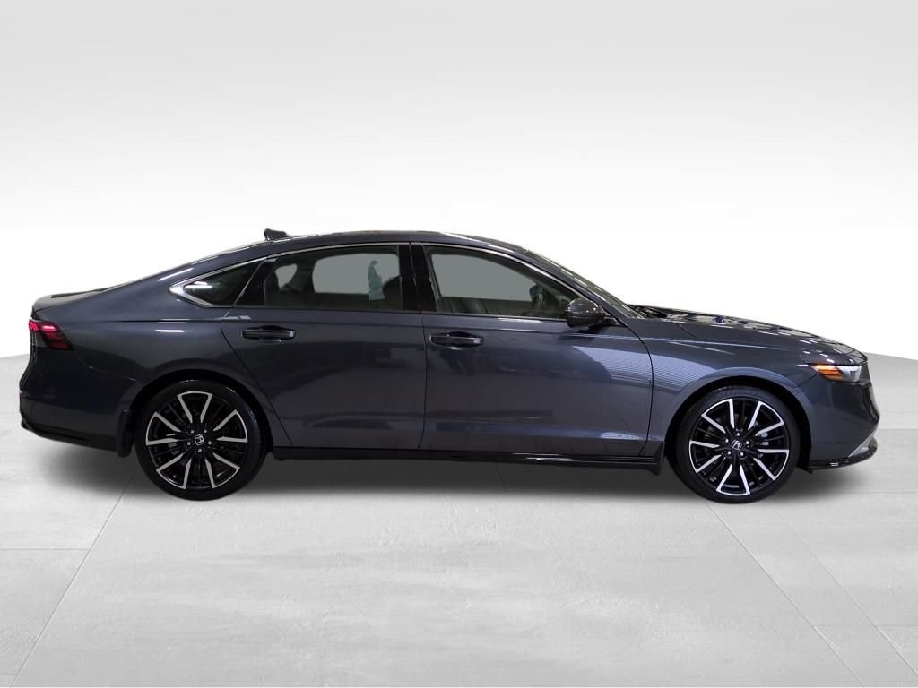 Used 2023 Honda Accord Touring image 2