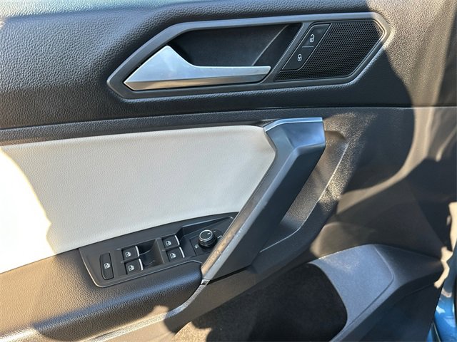Used 2019 Volkswagen Tiguan SE w/ Panoramic Sunroof Package image 18