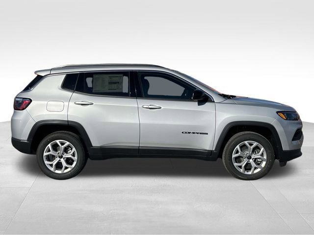 New 2026 Jeep Compass Latitude image 8
