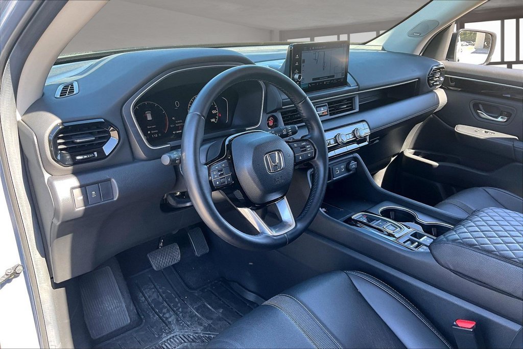 Used 2025 Honda Pilot Touring image 16