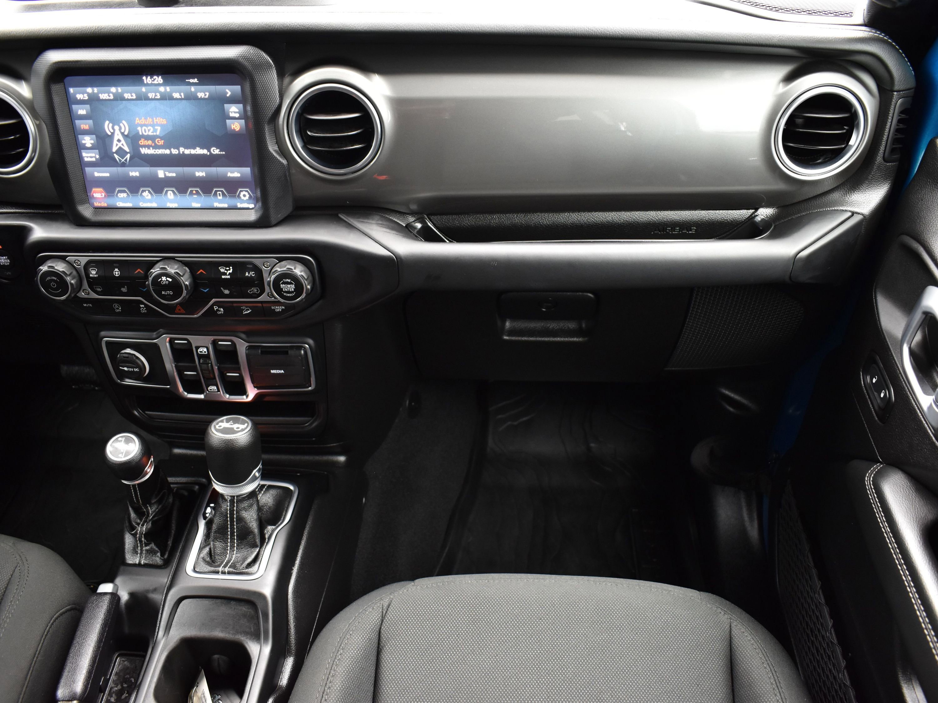 Used 2020 Jeep Wrangler Unlimited Sahara image 39