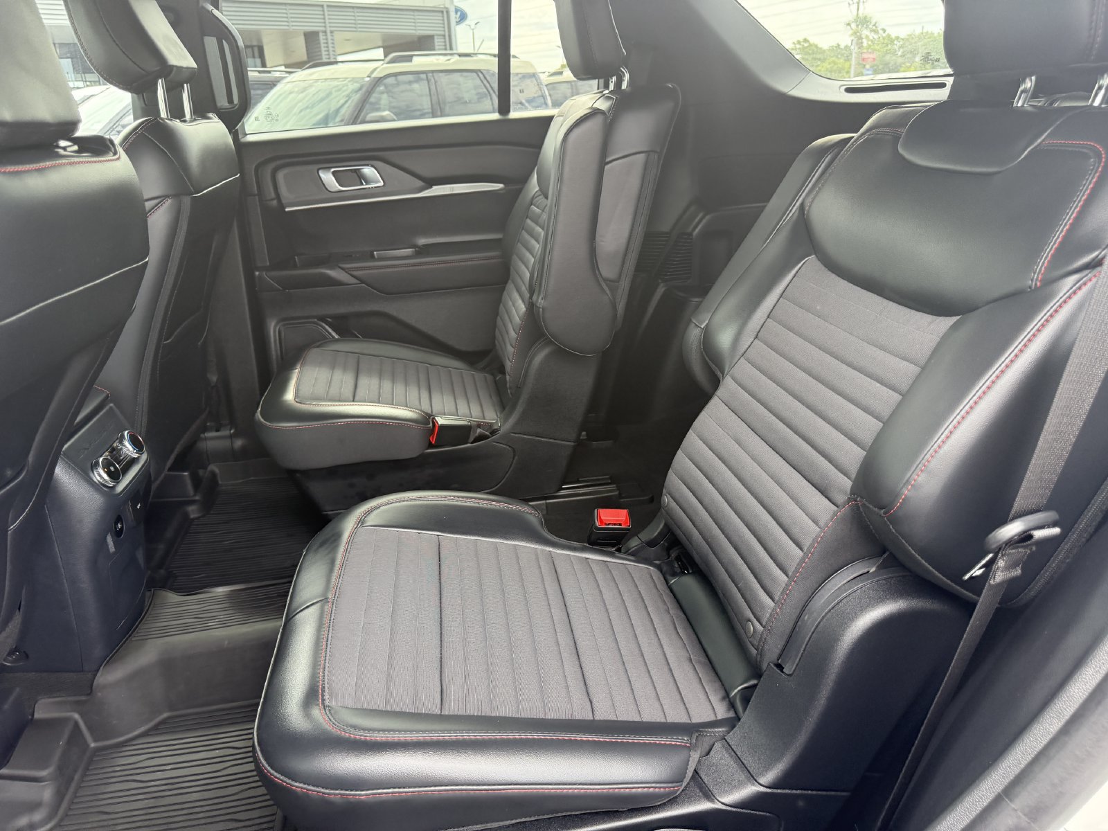 Certified 2025 Ford Explorer ST-Line AWD/4WD image 21