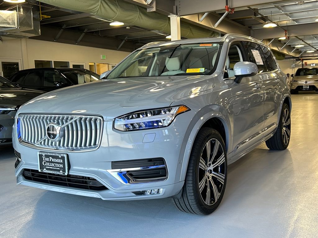 Used 2025 Volvo XC90 B6 Plus w/ Protection Package Premier image 5