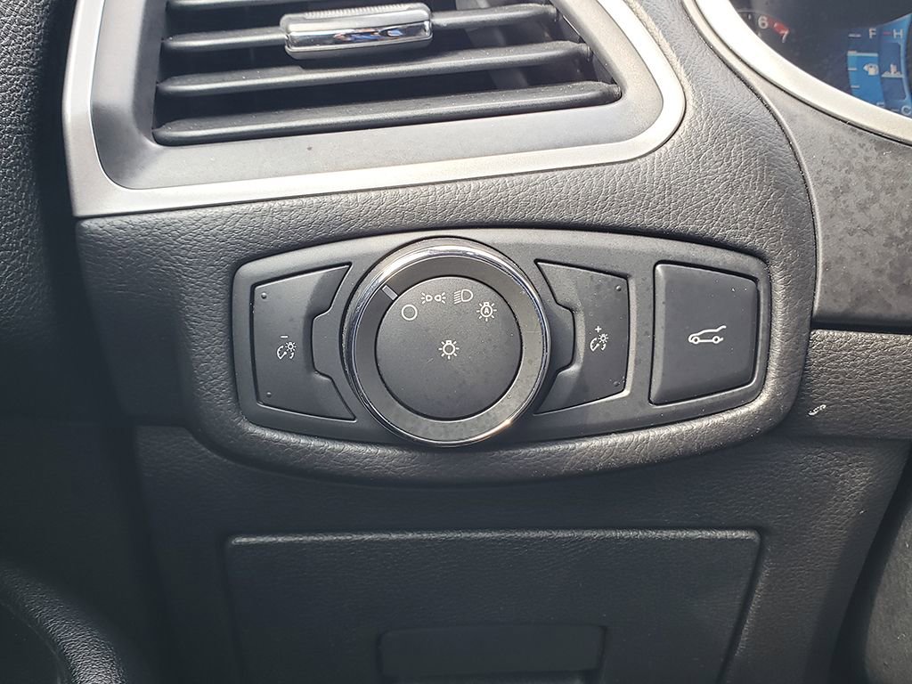 Used 2016 Ford Edge SEL w/ Equipment Group 201A image 26