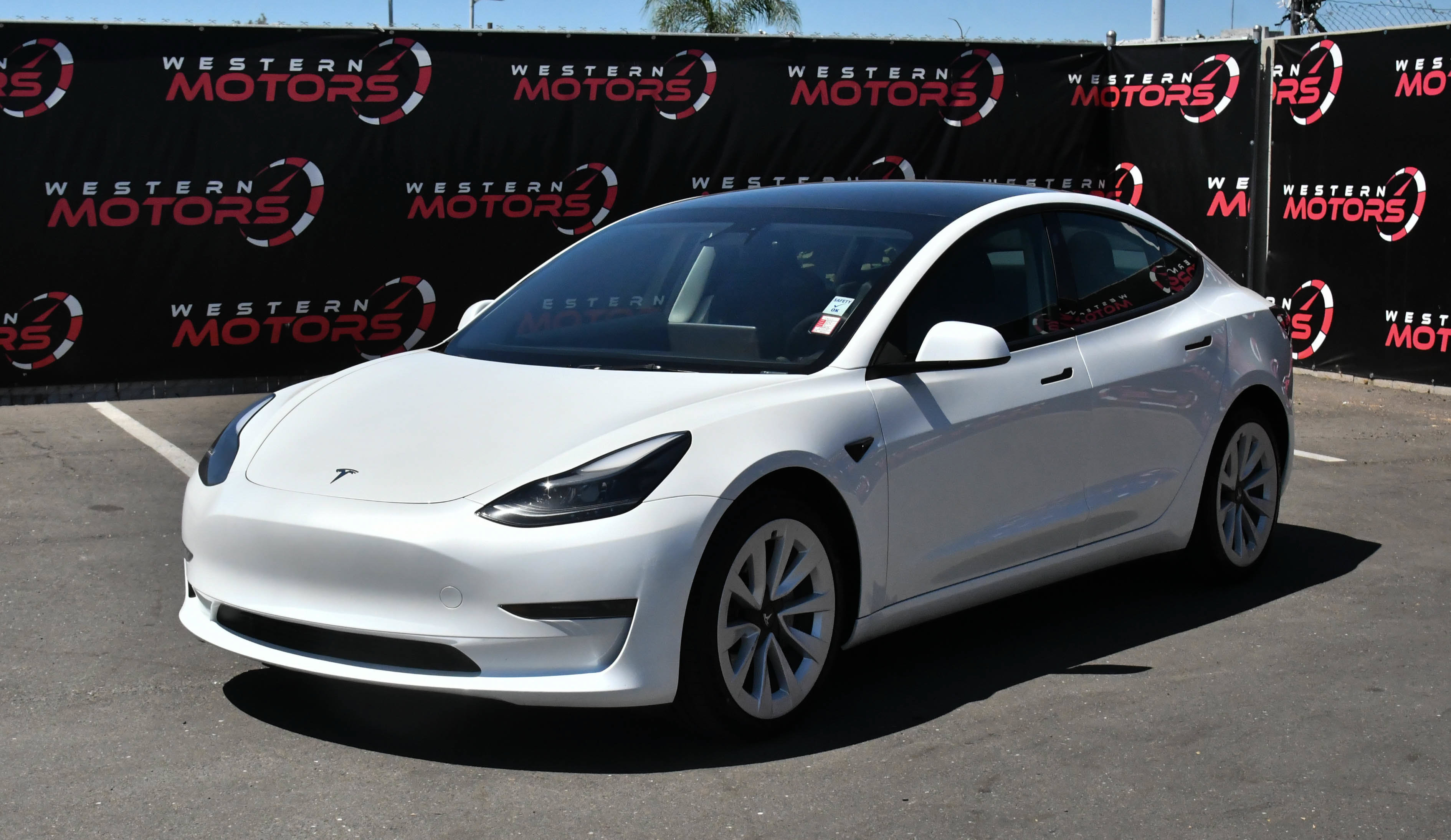 Used 2023 Tesla Model 3 Standard Range RWD image 3