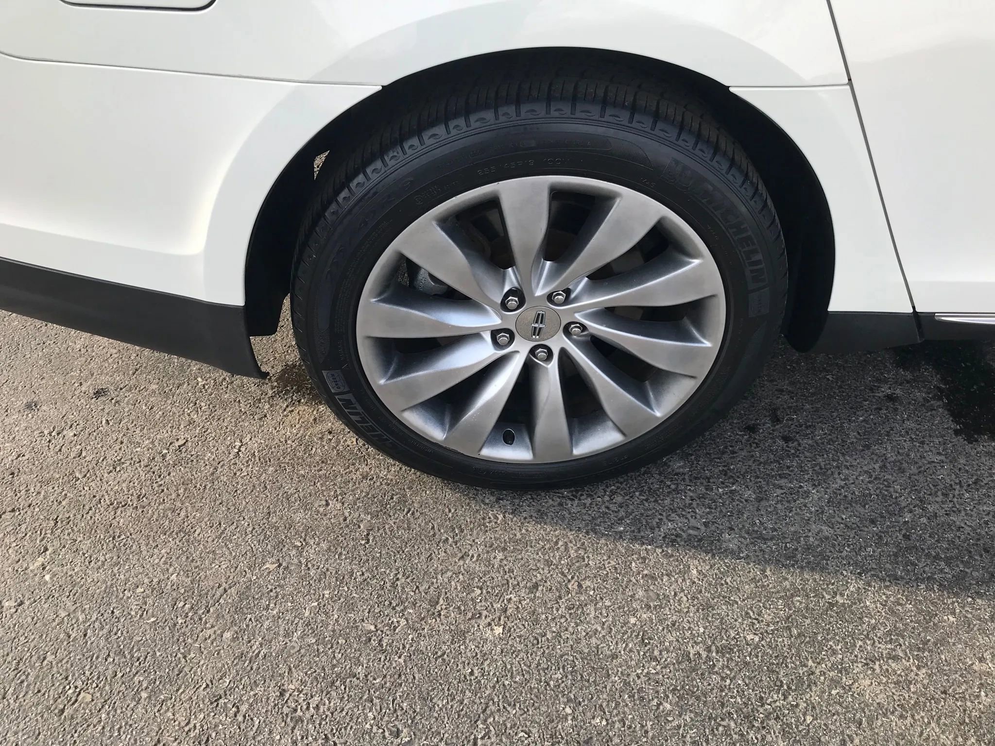 Used 2013 Lincoln MKS Sedan 4D image 40