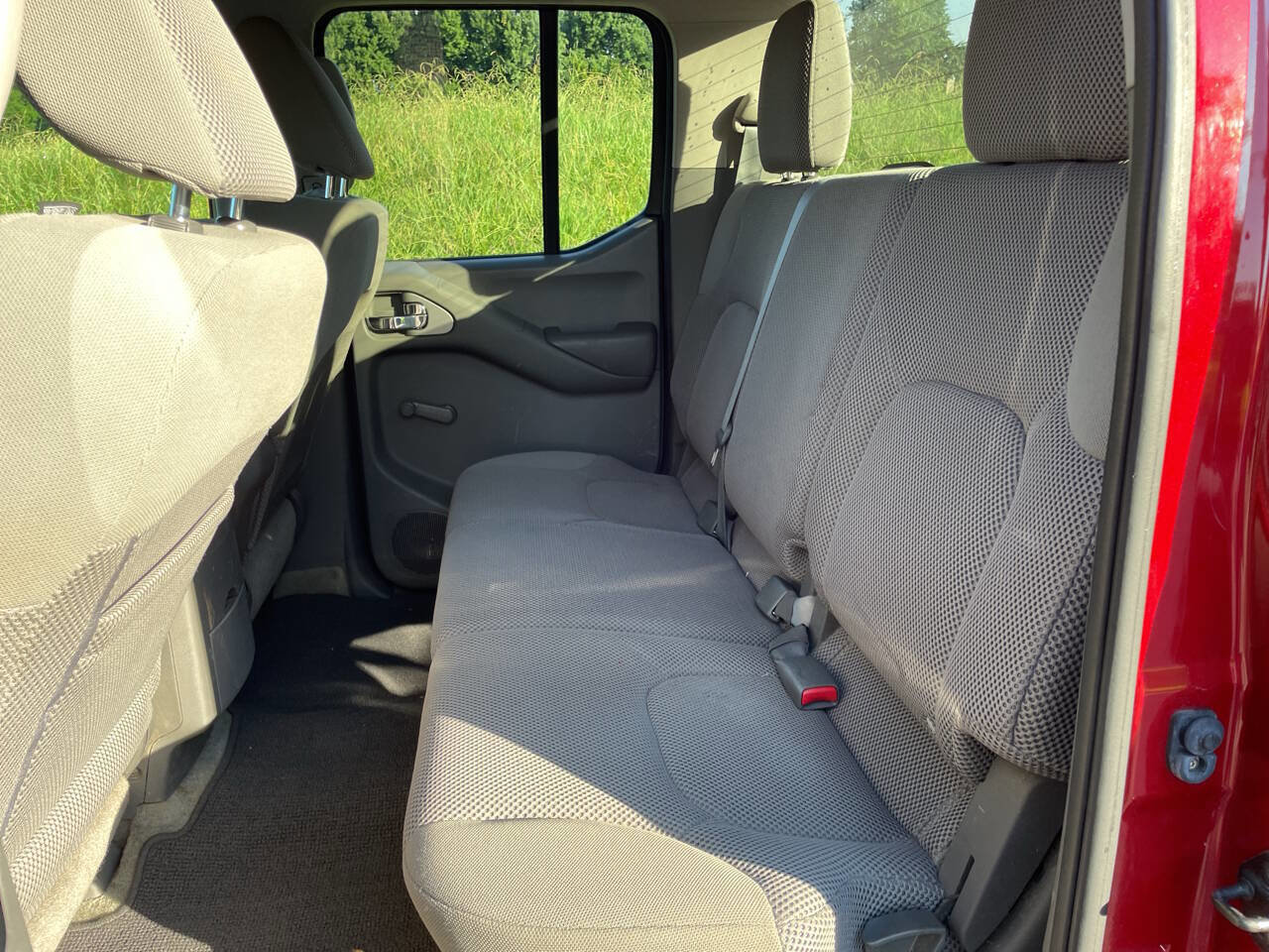 Used 2012 Nissan Frontier S image 18