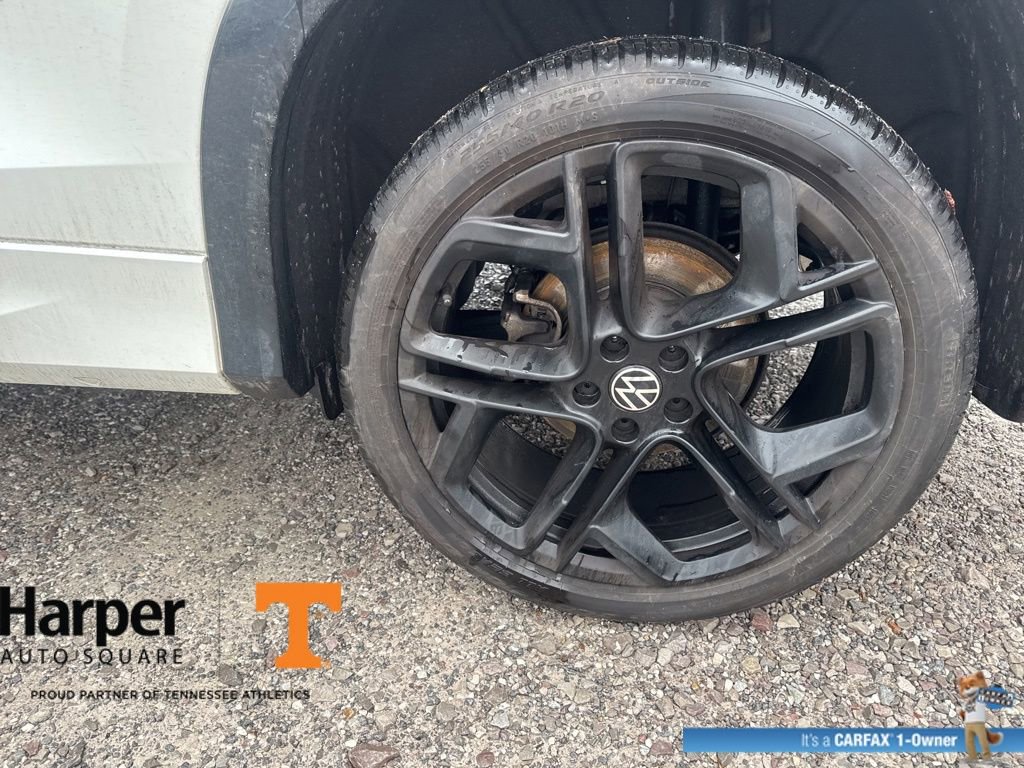Used 2025 Volkswagen Tiguan SE R-Line image 20