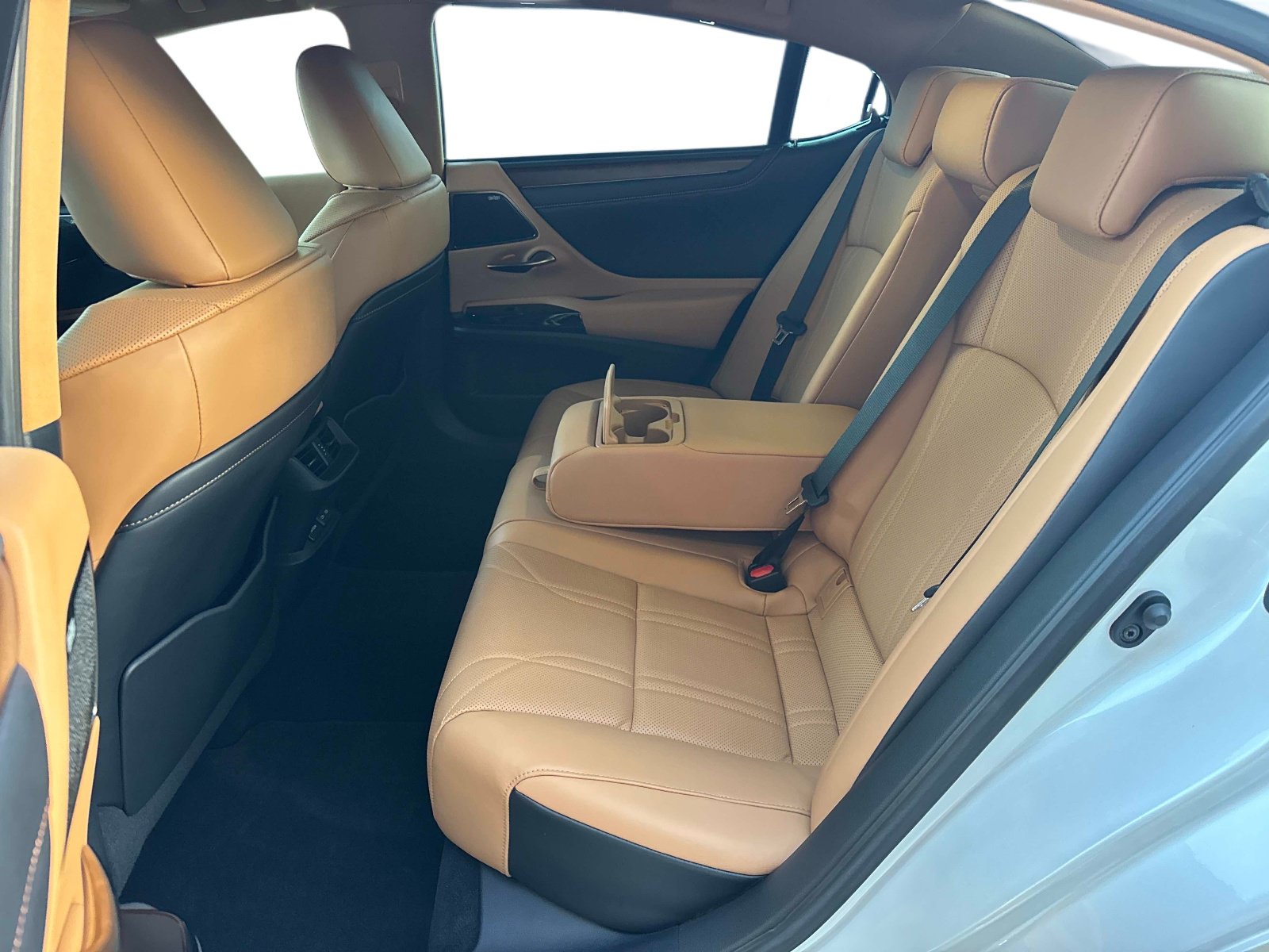 Certified 2022 Lexus ES 350 Ultra Luxury w/ Accessory Package FWD image 12