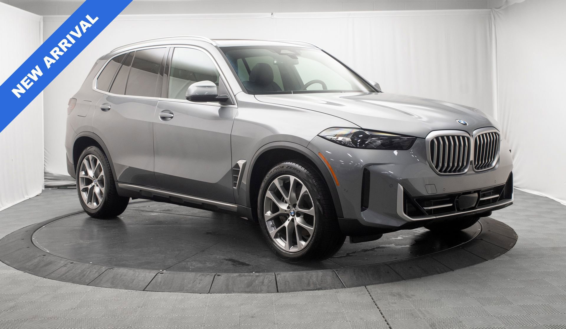 Used 2024 BMW X5 xDrive40i w/ Parking Assistance Package AWD/4WD image 8