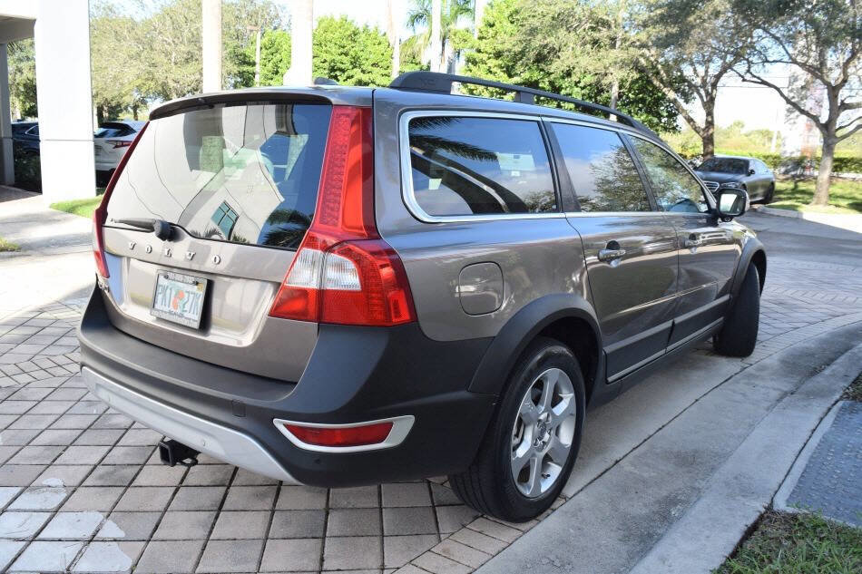 Used 2011 Volvo XC70 3.2 w/ Premium Pkg image 6