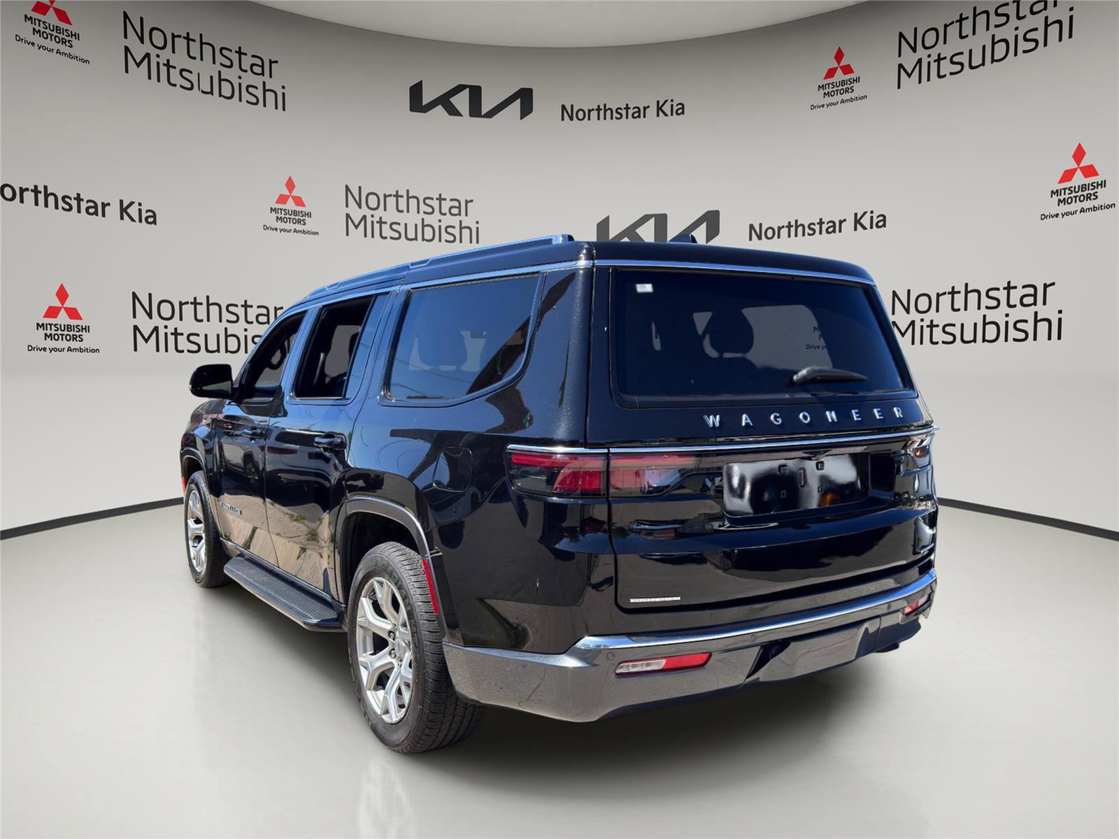 Used 2022 Jeep Wagoneer Series II AWD/4WD image 2