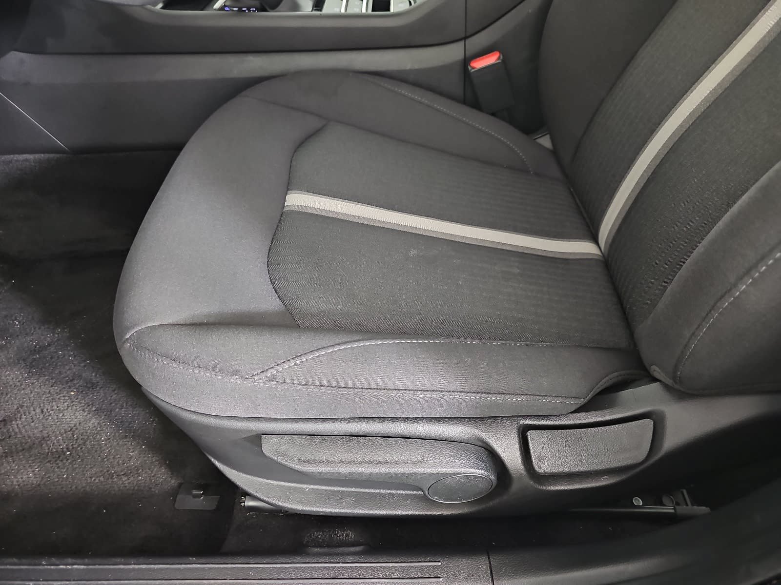 Used 2025 Hyundai Sonata SE FWD image 28