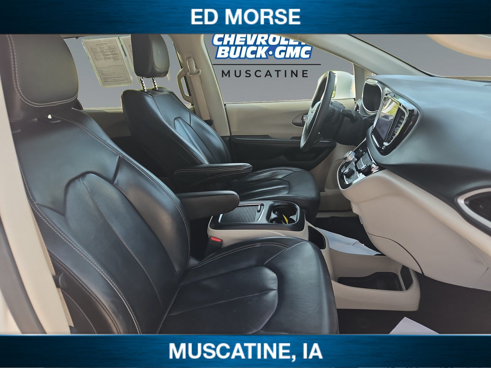 Used 2022 Chrysler Pacifica Touring-L FWD image 16