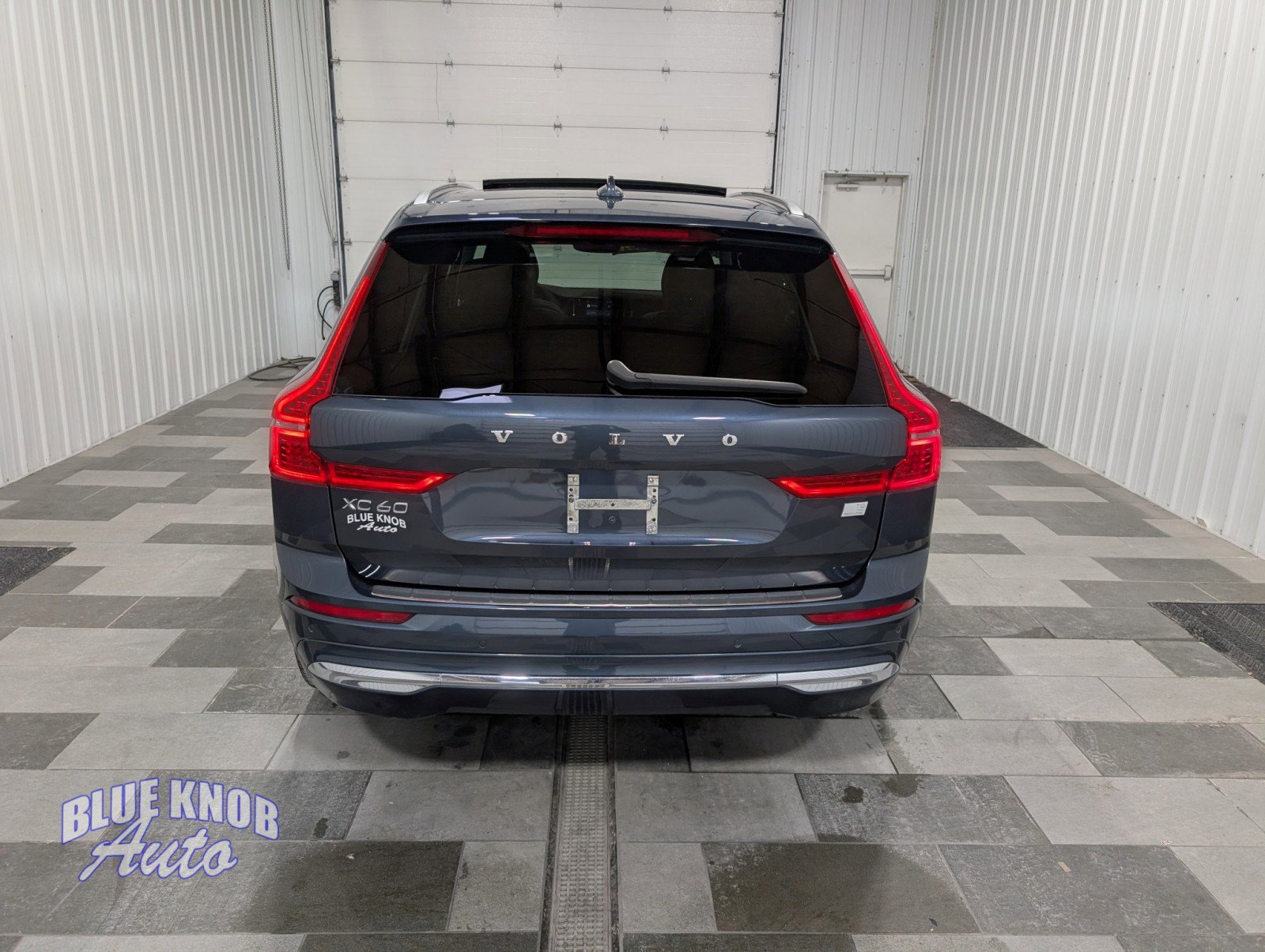 Used 2023 Volvo XC60 T8 Core image 3