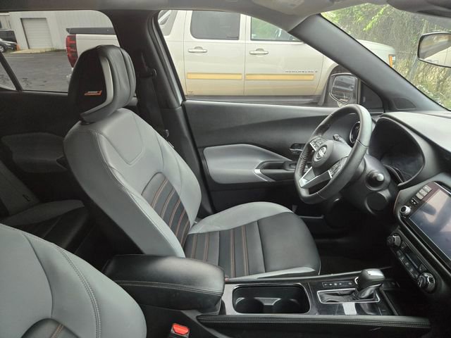 Used 2023 Nissan Kicks SR w/ SR Premium Package FWD image 2
