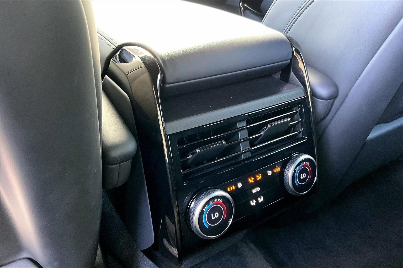 Used 2023 Land Rover Range Rover Sport SE image 34