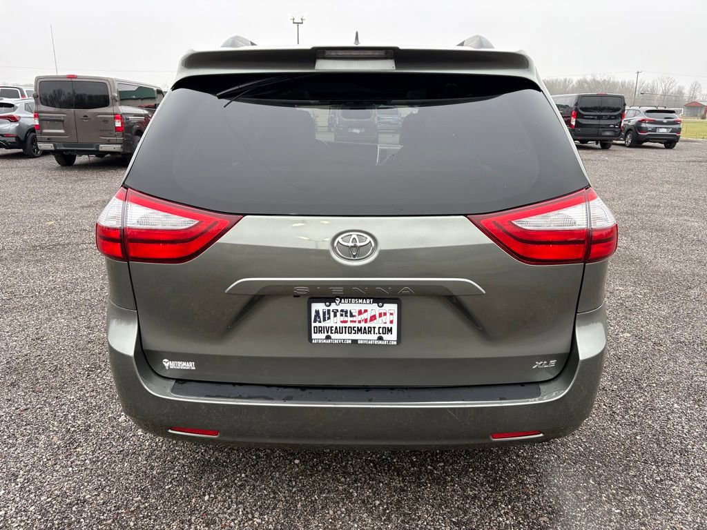 Used 2019 Toyota Sienna XLE FWD image 23