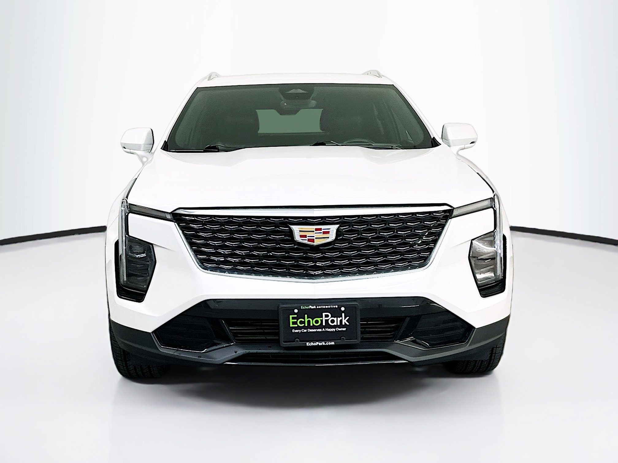 Used 2024 Cadillac XT4 Premium Luxury image 2