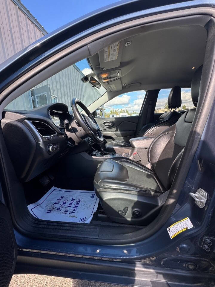 Used 2019 Jeep Cherokee Latitude Plus w/ Cold Weather Group image 5