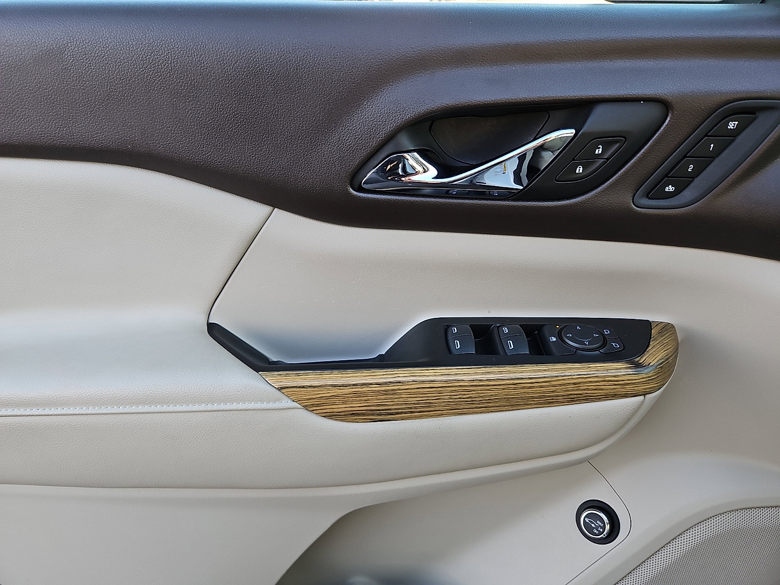 Used 2017 GMC Acadia Denali w/ Technology Package image 12