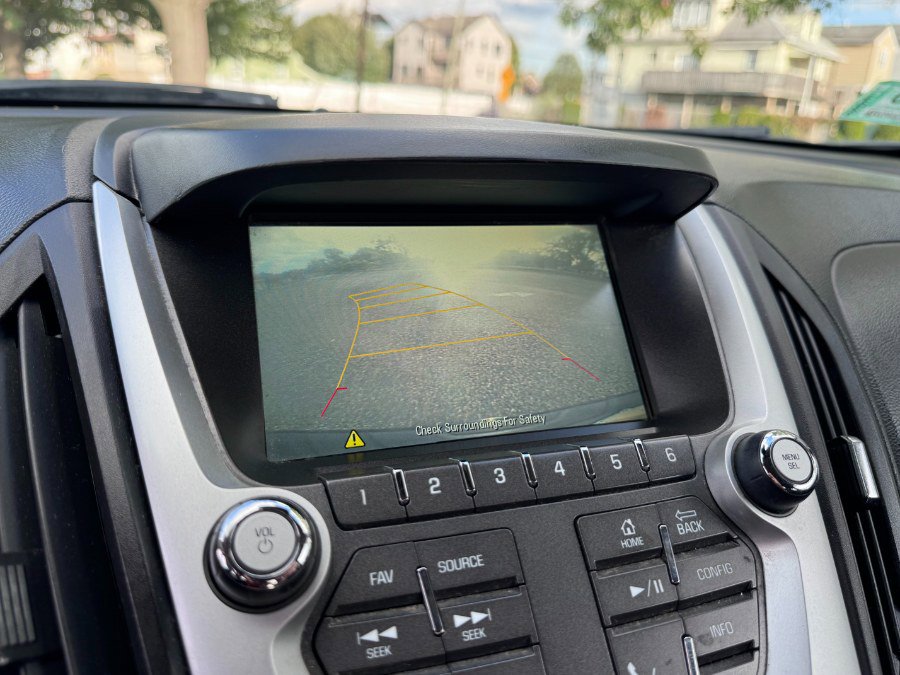 Used 2017 Chevrolet Equinox LT image 16