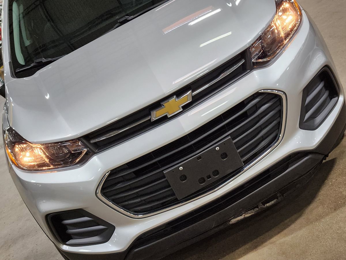 Used 2022 Chevrolet Trax LS w/ Tint and Cruise Package image 19