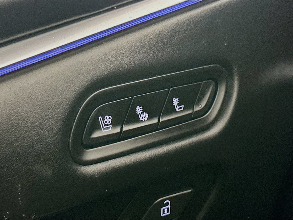 Used 2021 Cadillac Escalade ESV Premium Luxury Platinum AWD/4WD image 28