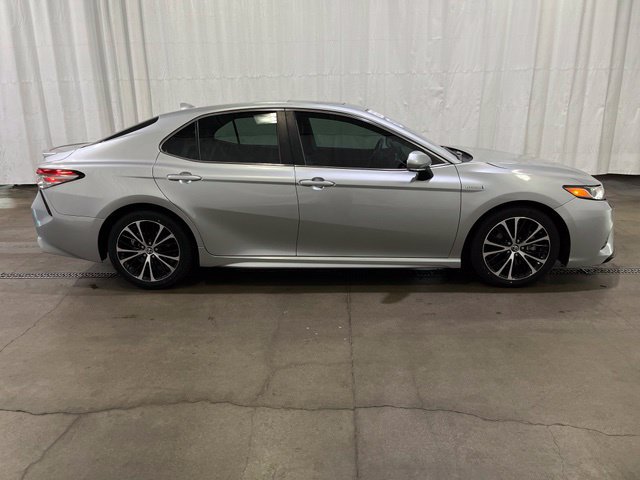 Certified 2018 Toyota Camry SE w/ Audio Package FWD image 3