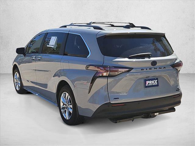Used 2023 Toyota Sienna XLE Woodland Edition image 8