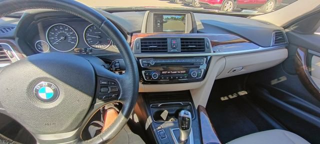 Used 2018 BMW 320i xDrive Sedan AWD/4WD image 3