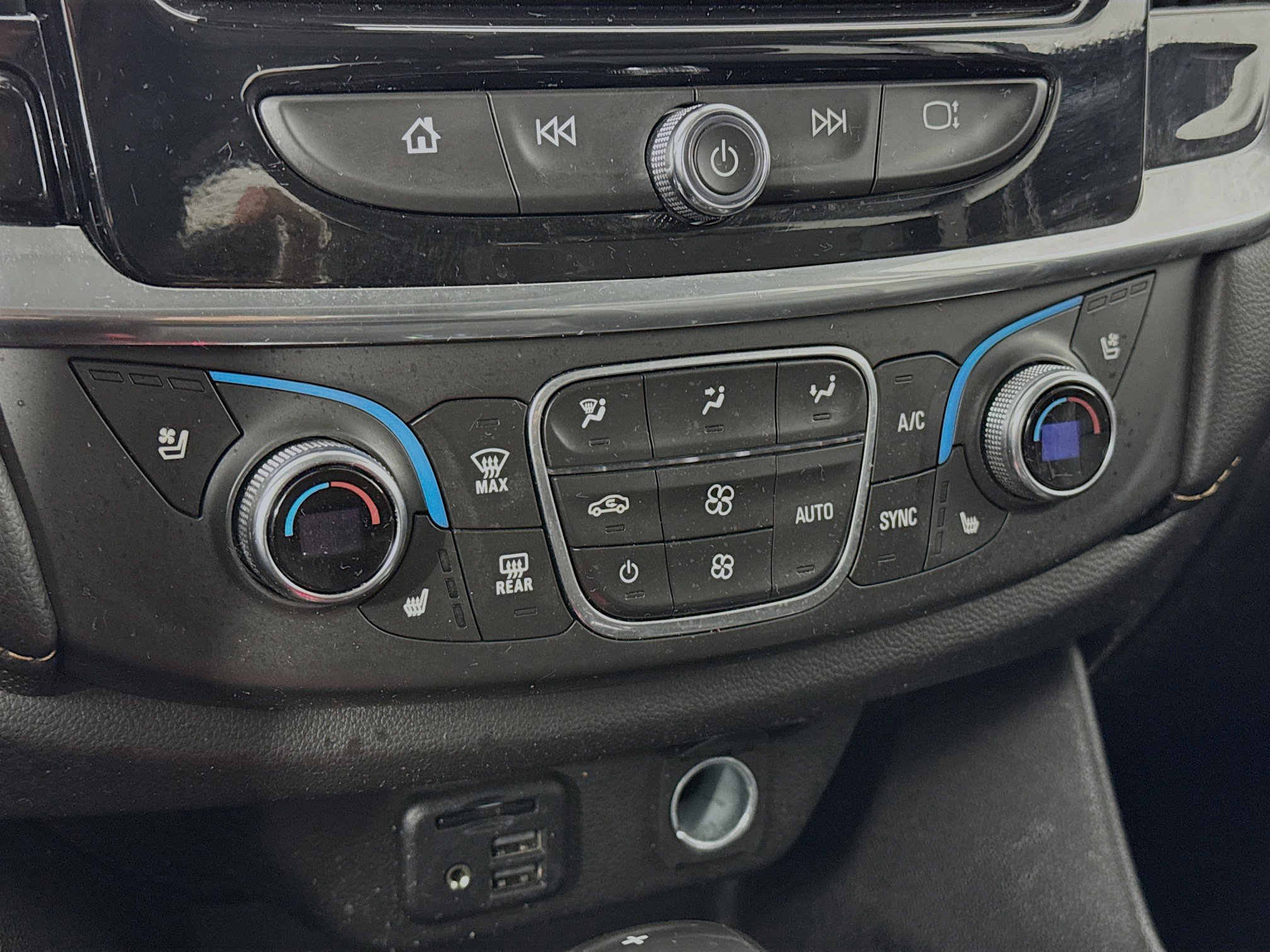 Used 2020 Chevrolet Traverse Premier w/ Redline Edition image 16