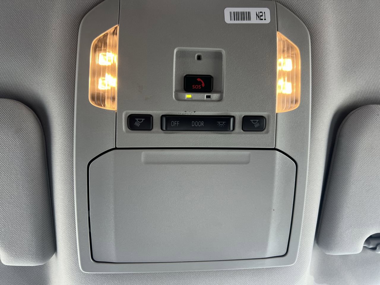 Used 2024 Toyota Highlander LE AWD/4WD image 28