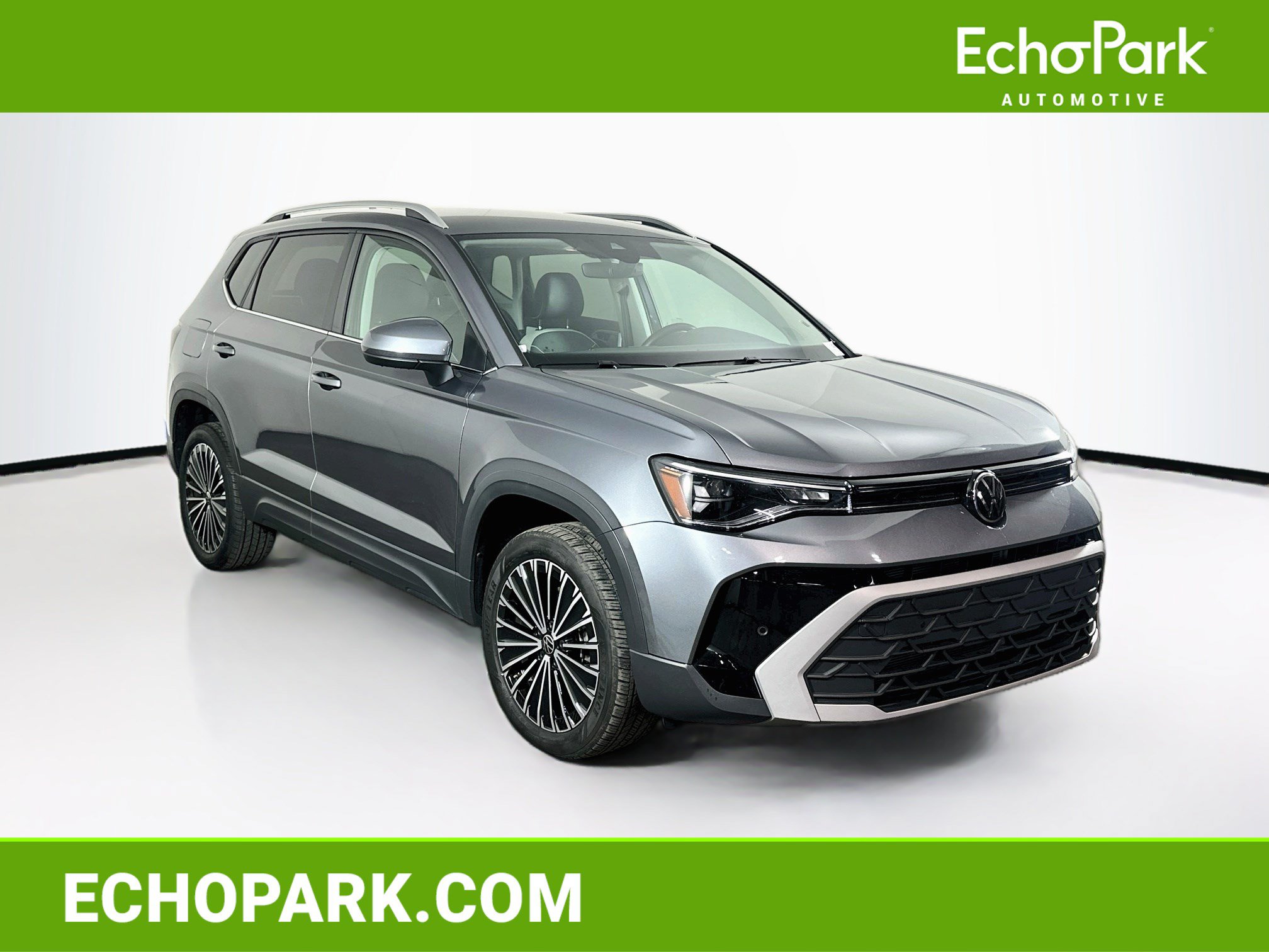 Used 2025 Volkswagen Taos SE FWD image 1