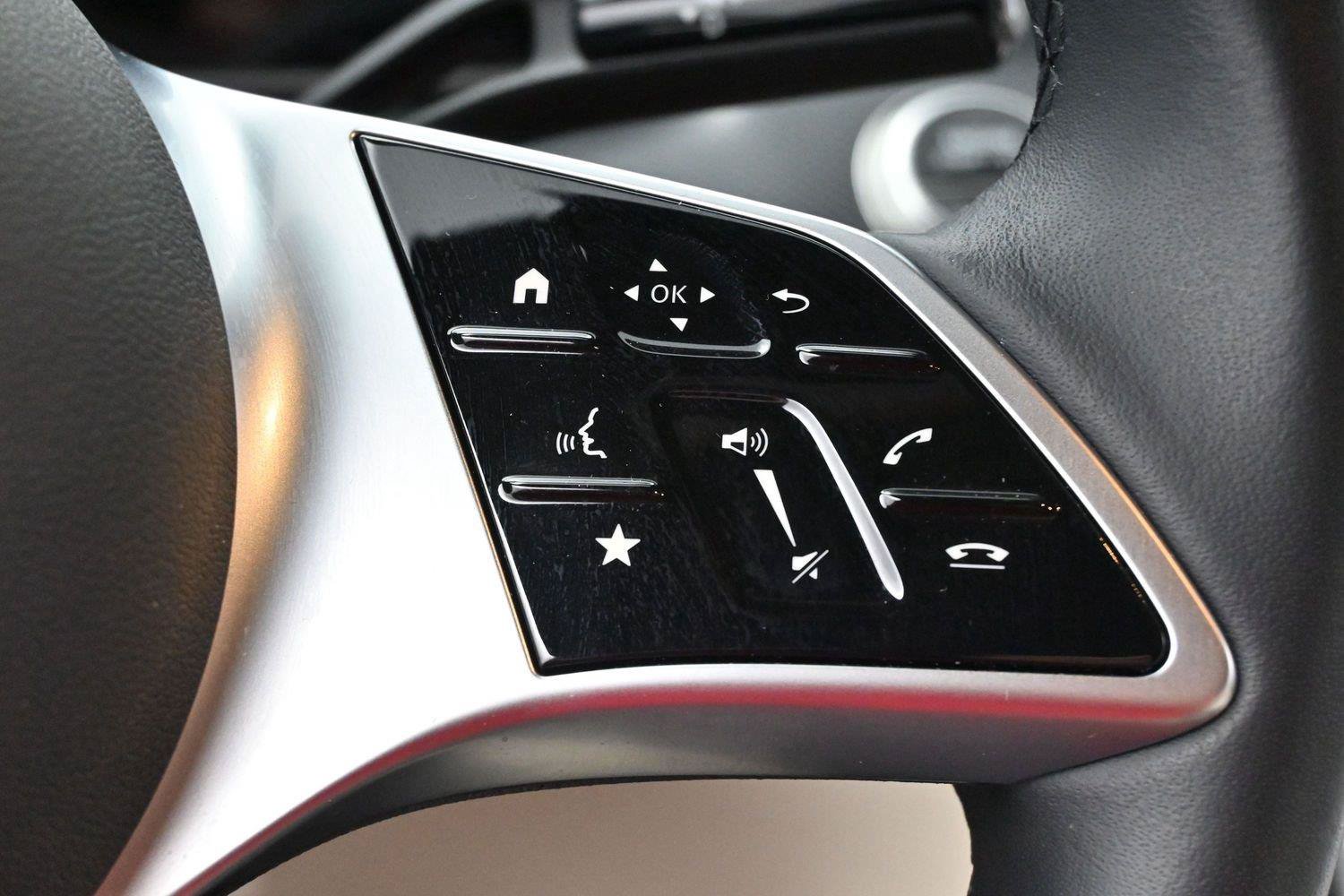 Used 2025 Mercedes-Benz C 300 4MATIC Sedan image 19