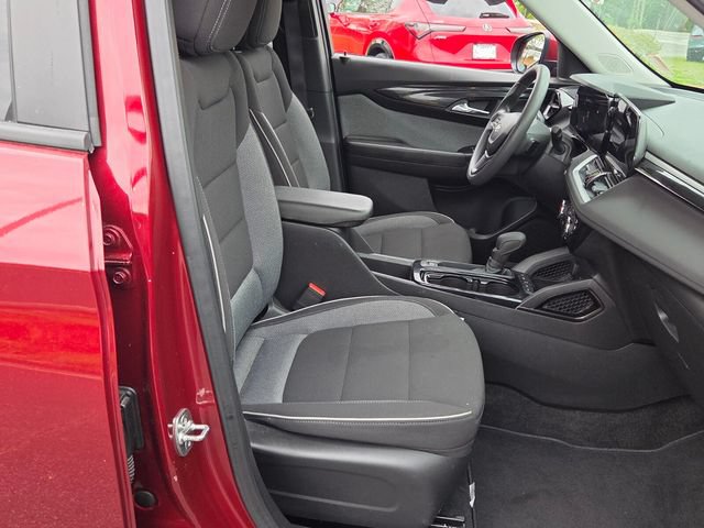 Used 2025 Chevrolet TrailBlazer LT AWD/4WD image 17