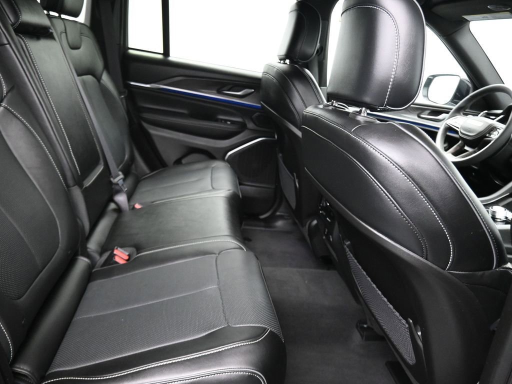 Used 2023 Jeep Grand Cherokee Overland image 16