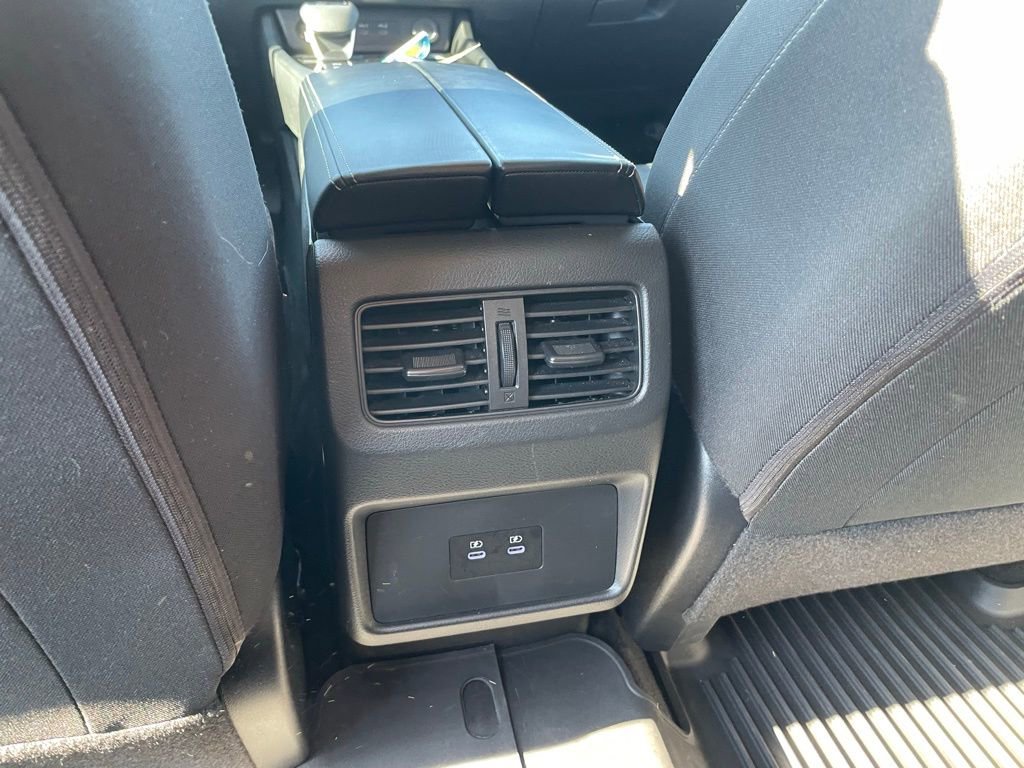 Used 2025 Nissan Rogue SV image 25