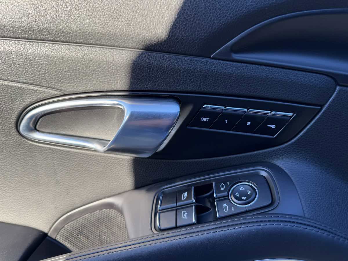 Used 2018 Porsche 718 Cayman S image 35