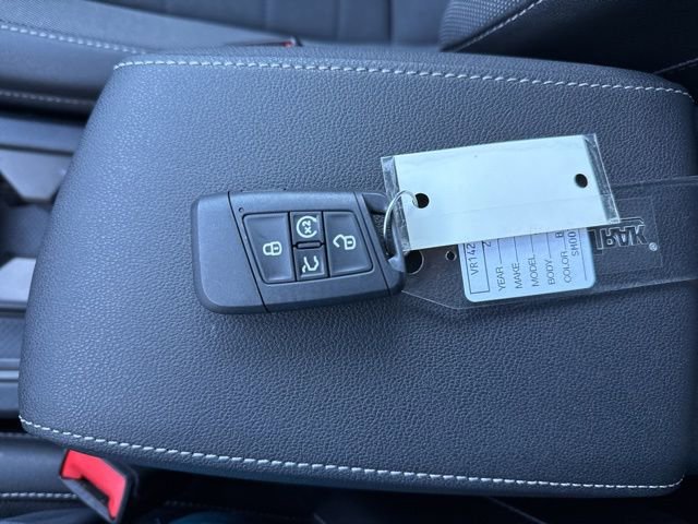 Certified 2025 Volkswagen Taos SE image 33