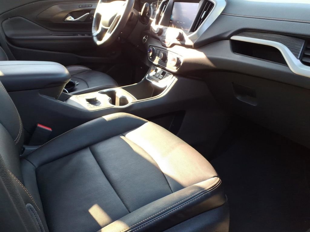 Used 2021 GMC Terrain SLT image 8