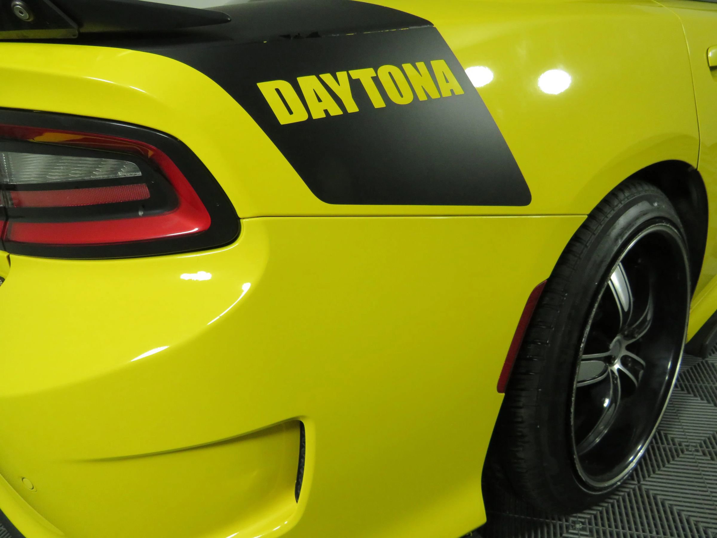 Used 2017 Dodge Charger R/T image 33