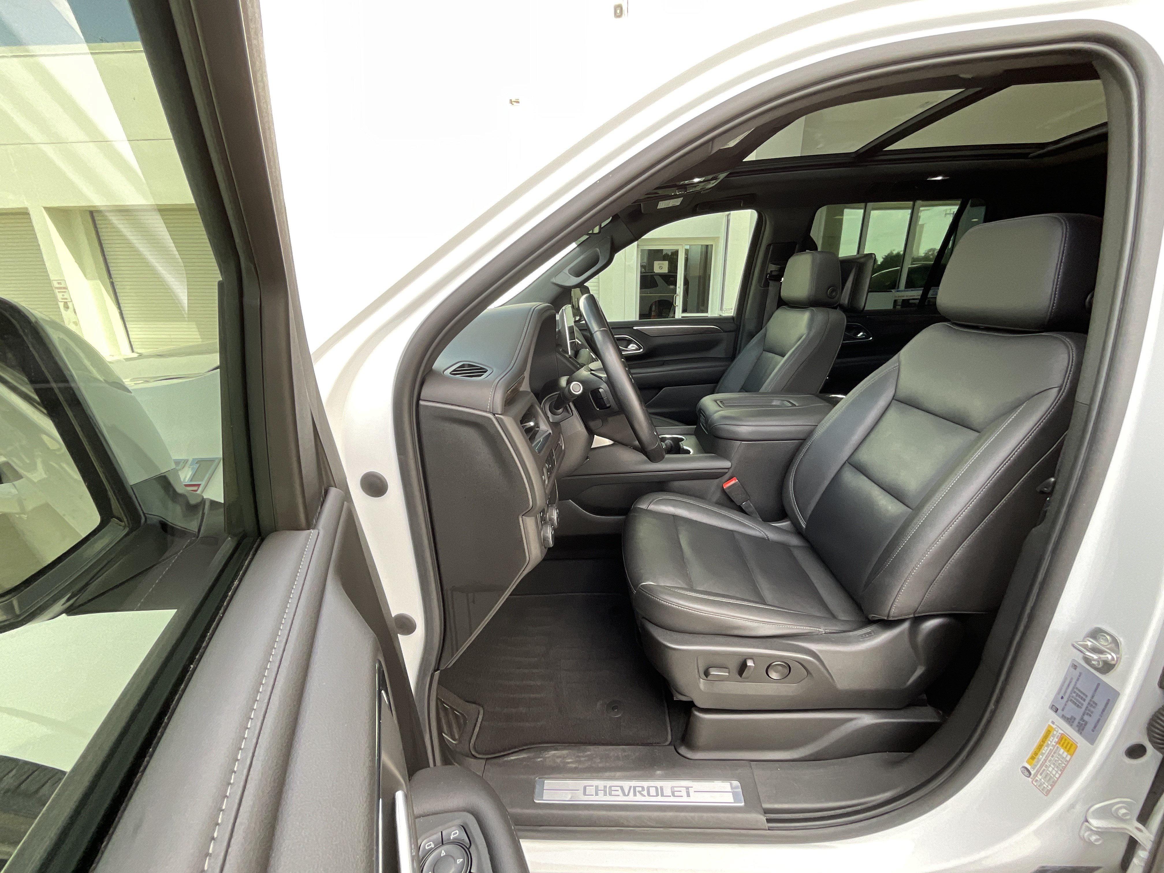 Used 2021 Chevrolet Tahoe Z71 w/ Rear Media and Nav Package AWD/4WD image 10
