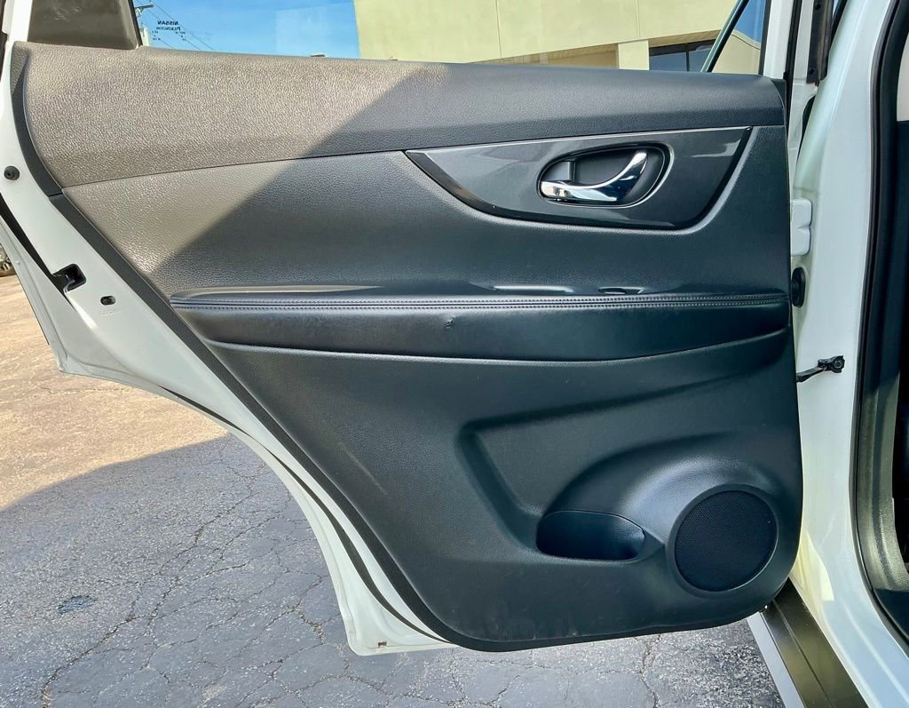 Used 2017 Nissan Rogue S image 31